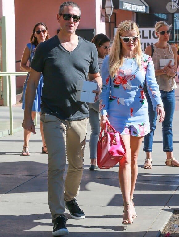 Exclusif - Reese Witherspoon et son mari Jim Toth sont allés déjeuner au restaurant The Ivy à West Hollywood, le 15 février 2016