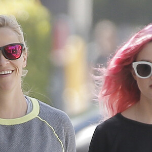 Reese Witherspoon et ses enfants Ava et Tennessee à Santa Monica le 3 mai 2016.