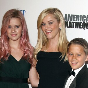 Reese Witherspoon avec ses enfants Ava Phillippe et Deacon Phillippe à la soirée American Cinematheque Award en l'honneur de Reese Witherspoon à l’hôtel The Hyatt Regency à Century City, le 30 novembre 2015