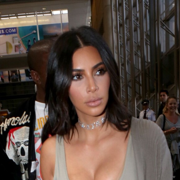 Kim Kardashian et Kanye West arrivent à l'aéroport de Los Angeles (LAX), le 12 juin 2016. Kim Kardashian and Kanye West arrive at Los Angeles airport (LAX).