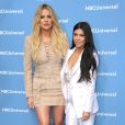 Khloe Kardashian et sa soeur Kourtney au photocall de l'événement "NBC Universal Upfront" au Rockfeller Center à New York le 16 mai 2016. © Sonia Moskowitz/Globe Photos via ZUMA Wire / Bestimage