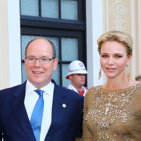 La princesse Charlene et le prince Albert de Monaco avec Martin Henderson et Kevin McKidd de Grey's Anatomy lors du cocktail organisé le 14 juin 2016 dans la cour du palais princier en marge du 56e Festival de Télévision de Monte-Carlo. © Pool Festival TV Monaco / BestImage