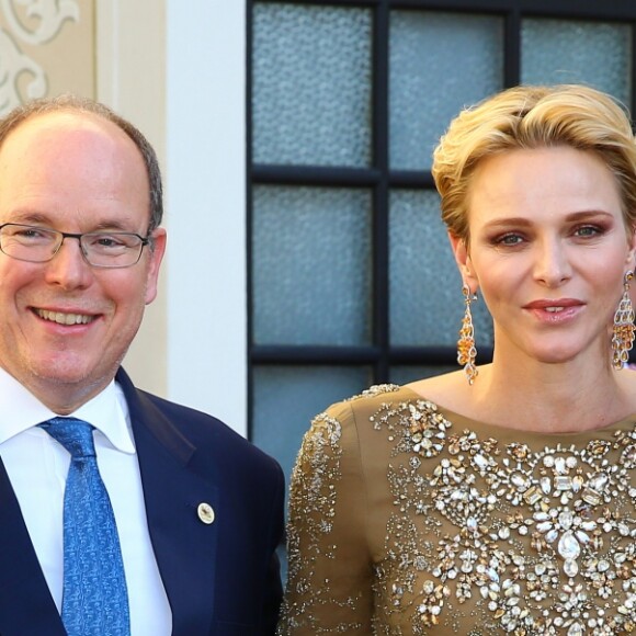 La princesse Charlene et le prince Albert de Monaco avec Elyes Gabel et Katharine McPhee (de la série Scorpion) lors du cocktail organisé le 14 juin 2016 dans la cour du palais princier en marge du 56e Festival de Télévision de Monte-Carlo. © Pool Festival TV Monaco / BestImage