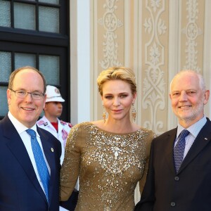 La princesse Charlene et le prince Albert de Monaco avec le ministre d'Etat Serge Telle lors du cocktail organisé le 14 juin 2016 dans la cour du palais princier en marge du 56e Festival de Télévision de Monte-Carlo. © Pool Festival TV Monaco / BestImage