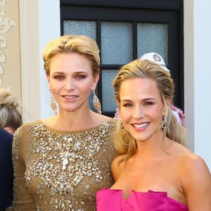 La princesse Charlene et le prince Albert de Monaco avec Julie Benz et son mari Rich Orosco lors du cocktail organisé le 14 juin 2016 dans la cour du palais princier en marge du 56e Festival de Télévision de Monte-Carlo. © Pool Festival TV Monaco / BestImage