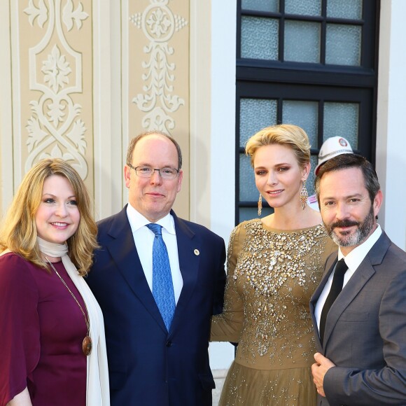 La princesse Charlene et le prince Albert de Monaco avec Thomas Lennon et sa femme Jenny Robertson lors du cocktail organisé le 14 juin 2016 dans la cour du palais princier en marge du 56e Festival de Télévision de Monte-Carlo. © Pool Festival TV Monaco / BestImage