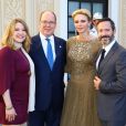 La princesse Charlene et le prince Albert de Monaco avec Thomas Lennon et sa femme Jenny Robertson lors du cocktail organisé le 14 juin 2016 dans la cour du palais princier en marge du 56e Festival de Télévision de Monte-Carlo. © Pool Festival TV Monaco / BestImage