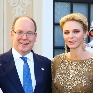 La princesse Charlene et le prince Albert de Monaco avec Thomas Lennon et sa femme Jenny Robertson lors du cocktail organisé le 14 juin 2016 dans la cour du palais princier en marge du 56e Festival de Télévision de Monte-Carlo. © Pool Festival TV Monaco / BestImage