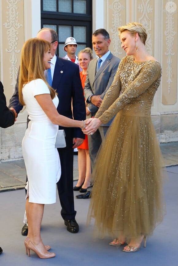 La princesse Charlene et le prince Albert de Monaco accueillant Jane Seymour lors du cocktail organisé le 14 juin 2016 dans la cour du palais princier en marge du 56e Festival de Télévision de Monte-Carlo. © Pool Festival TV Monaco / BestImage