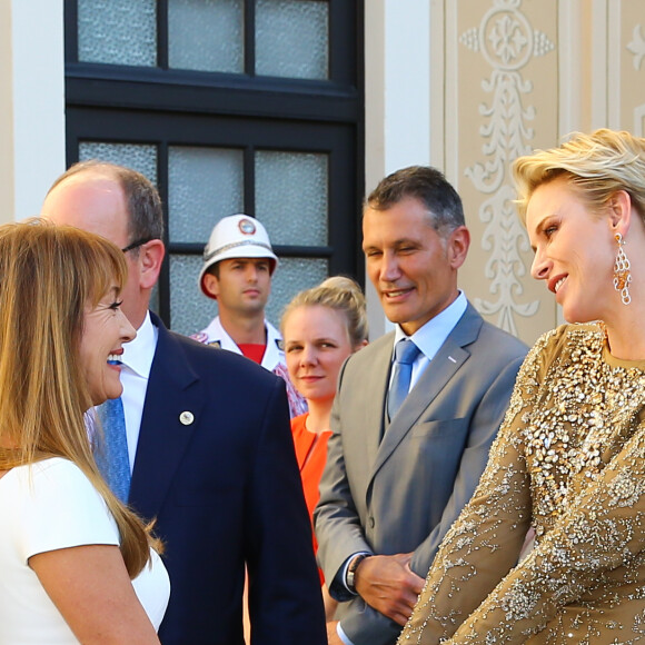La princesse Charlene et le prince Albert de Monaco accueillant Jane Seymour lors du cocktail organisé le 14 juin 2016 dans la cour du palais princier en marge du 56e Festival de Télévision de Monte-Carlo. © Pool Festival TV Monaco / BestImage