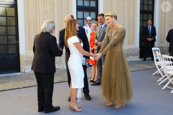 La princesse Charlene et le prince Albert de Monaco accueillant Jane Seymour lors du cocktail organisé le 14 juin 2016 dans la cour du palais princier en marge du 56e Festival de Télévision de Monte-Carlo. © Pool Festival TV Monaco / BestImage