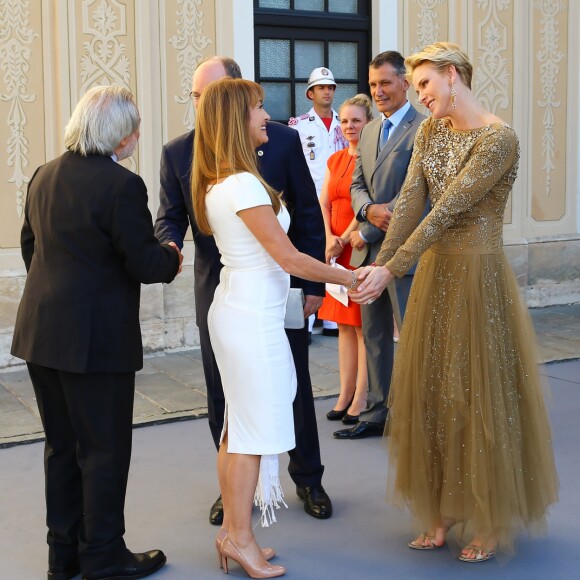 La princesse Charlene et le prince Albert de Monaco accueillant Jane Seymour lors du cocktail organisé le 14 juin 2016 dans la cour du palais princier en marge du 56e Festival de Télévision de Monte-Carlo. © Pool Festival TV Monaco / BestImage