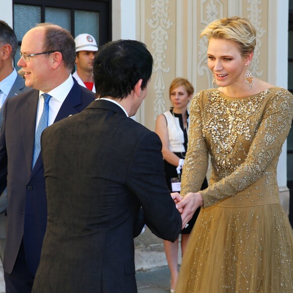 La princesse Charlene et le prince Albert de Monaco accueillant les invités lors du cocktail organisé le 14 juin 2016 dans la cour du palais princier en marge du 56e Festival de Télévision de Monte-Carlo. © Pool Festival TV Monaco / BestImage