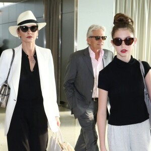 Catherine Zeta-Jones, Michael Douglas et leurs enfants Carys and Dylan à l'aéroport de New York le 14 juin 2016