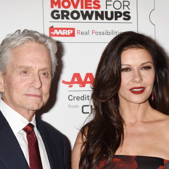 Michael Douglas et sa femme Catherine Zeta-Jones - Soirée des "Movies For Grownups Awards" à Los Angeles le 8 février 2016