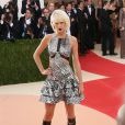 Taylor Swift à la Soirée Costume Institute Benefit Gala 2016 (Met Ball) sur le thème de "Manus x Machina" au Metropolitan Museum of Art à New York, le 2 mai 2016.