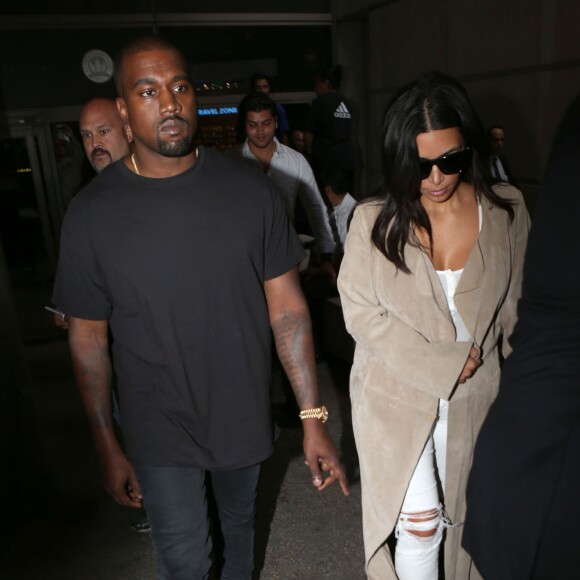 Kim Kardashian et Kanye West arrivent à l'aéroport de Los Angeles (LAX), le 14 juin 2016.