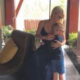 Amélie Neten : Moment complice avec son fils Hugo, en Thaïlande