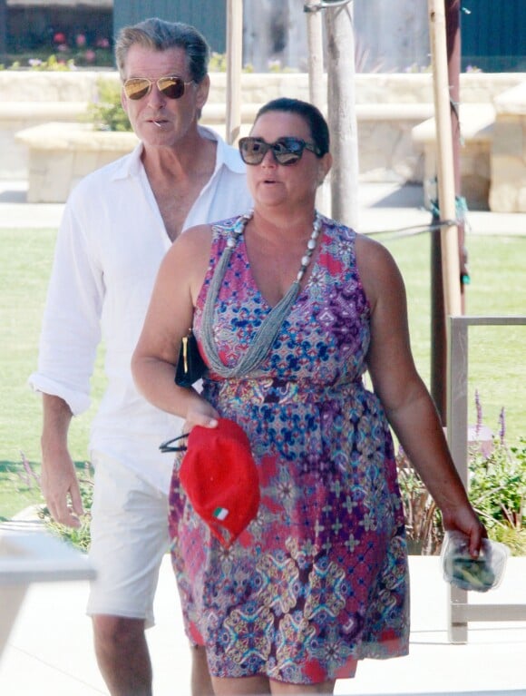 Pierce Brosnan et sa femme Keely Shaye Smith à Malibu, le 28 août 2015.