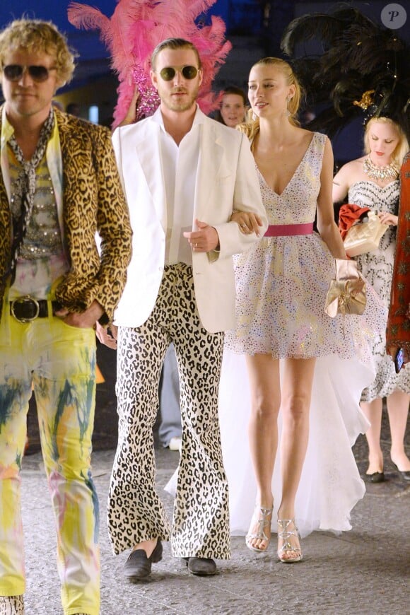Exclusif - Pierre Casiraghi et sa femme Beatrice Borromeo, en tenues très colorées, se rendent à la dernière soirée organisée pour le mariage de Giovanna Battaglia à Capri, le 11 juin 2016.