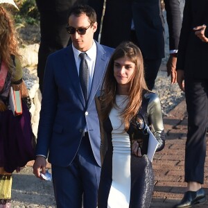 Elisa Sednaoui et son mari Alex Dellal au mariage de Giovanna Battaglia et Oscar Engelbert à Capri, Italie, le 10 juin 2016.