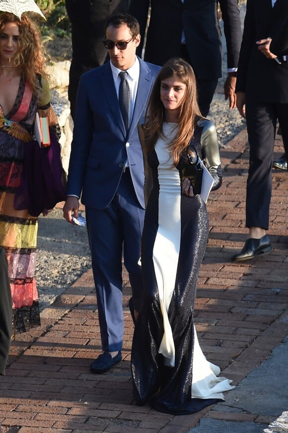Elisa Sednaoui et son mari Alex Dellal au mariage de Giovanna Battaglia et Oscar Engelbert à Capri, Italie, le 10 juin 2016.