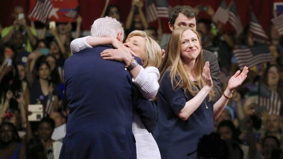 Chelsea Clinton a accouché : Bill et Hillary, grands-parents aux anges !