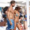 Kevin Trapp et sa compagne Izabel Goulart très amoureux sur la plage à Ibiza, le 19 juin 2016.