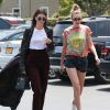 Les amies Kendall Jenner et Gigi Hadid font du shopping chez Fred Segal à West Hollywood, le 1er juin 2016.
