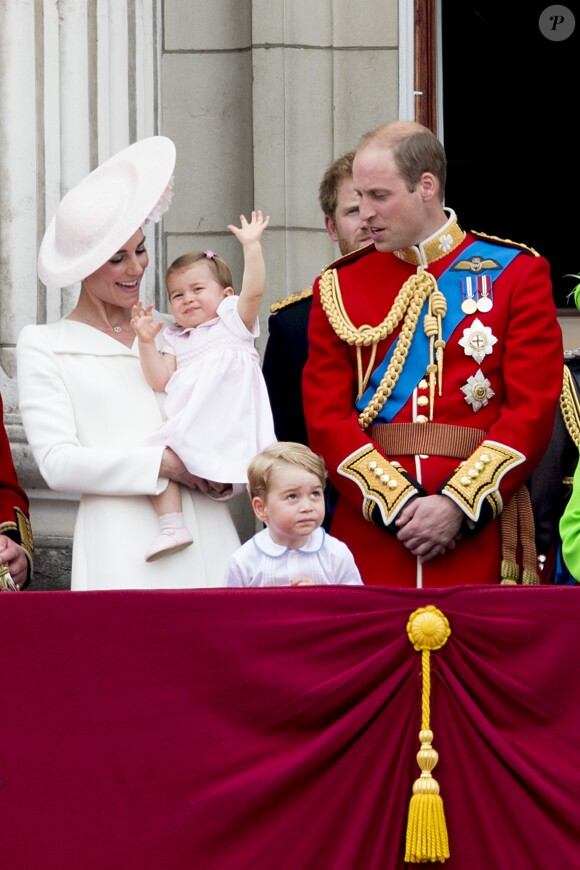 Kate Middleton, la princesse Charlotte, le prince George, le prince William - La famille royale d'Angleterre au balcon du palais de Buckingham lors de la parade "Trooping The Colour" à l'occasion du 90ème anniversaire de la reine. Le 11 juin 2016