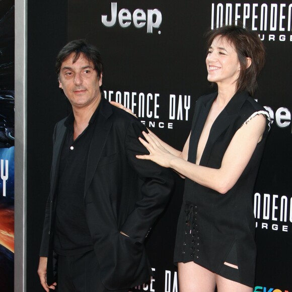 Charlotte Gainsbourg et Yvan Attal - Avant-première du film "Independence Day - Resurgence" au théâtre TCL Chinese à Hollywood, Californie, le 20 juin 2016.
