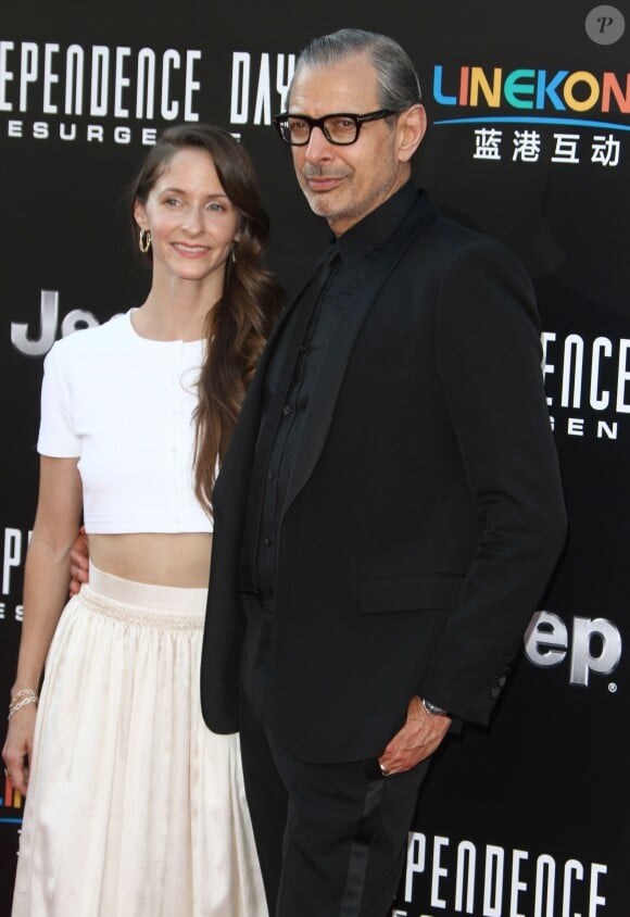 Jeff Goldblum et sa femme Emilie Livingston - Avant-première du film "Independence Day - Resurgence" au théâtre TCL Chinese à Hollywood, Californie, le 20 juin 2016.