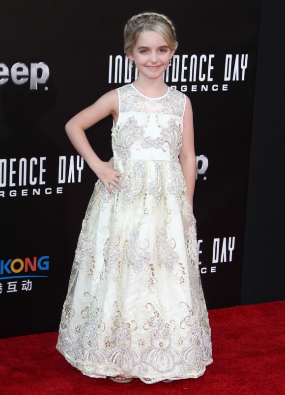 McKenna Grace - Avant-première du film "Independence Day - Resurgence" au théâtre TCL Chinese à Hollywood, Californie, le 20 juin 2016.