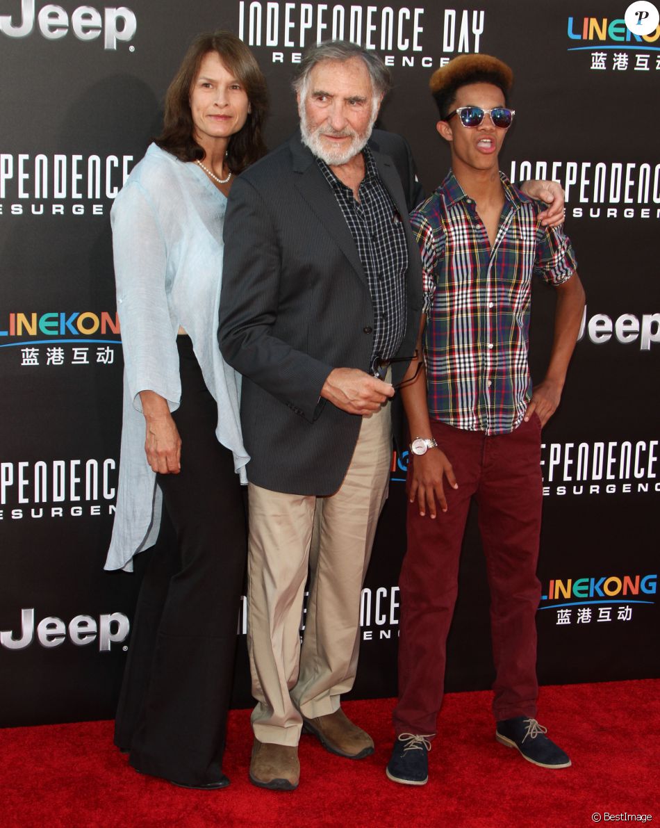 Judd Hirsch et sa famille Avantpremière du film Independence Day