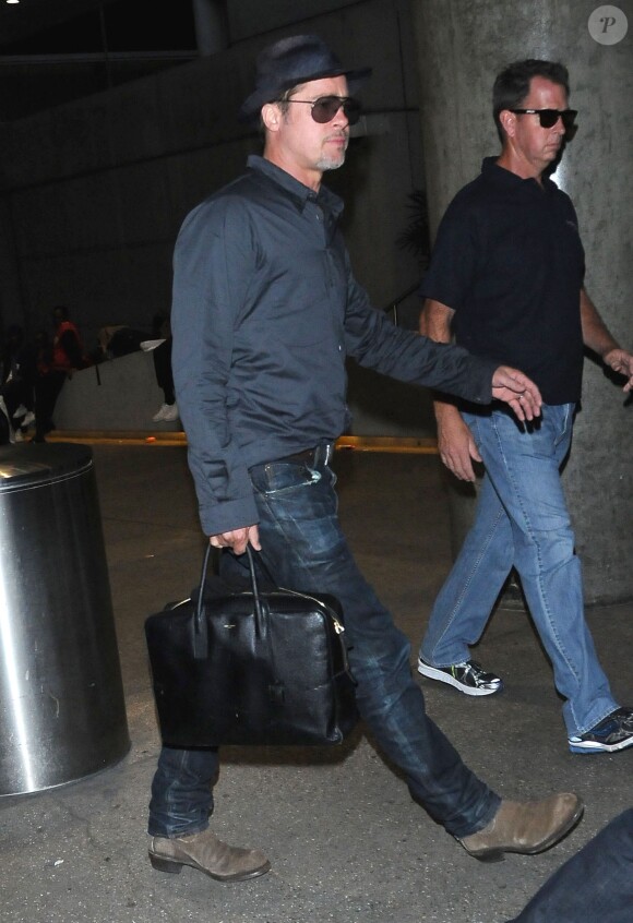 Brad Pitt arrive à l'aéroport de Los Angeles, en provenance de France, après avoir assisté aux 24 heures du Mans, le 21 juin 2016.