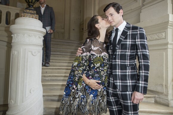 Kaya Scodelario (enceinte) et son mari Benjamin Walker arrivent à l'hôtel Salomon de Rothschild pour assister au défilé Valentino. Paris, le 22 juin 2016. © Olivier Borde/Bestimage