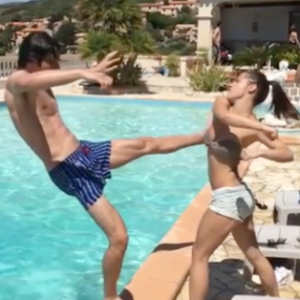 Rayane Bensetti sexy et sportif en Corse