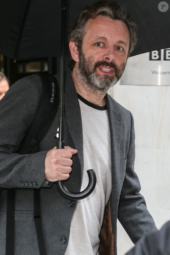 Michael Sheen sort des studios de la BBC Radio Two à Londres, le 31 mai 2016