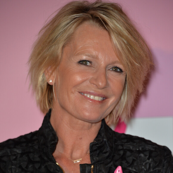 Sophie Davant - Soirée de lancement d'Octobre Rose (le mois de lutte contre le cancer du sein) au Palais Chaillot à Paris le 28 septembre 2015. Lors de cette soirée prestigieuse, les équipes de l'association "Le cancer du sein, Parlons-en!" et les dirigeants du groupe Estée Lauder illumineront la Tour Eiffel en rose.