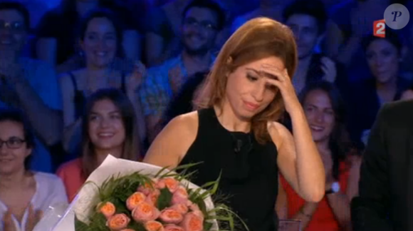 Les beaux adieux de Léa Salamé dans "On n'est pas couché" sur France 2. Le 25 juin 2016.