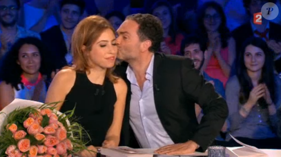 Les beaux adieux de Léa Salamé dans "On n'est pas couché" sur France 2. Le 25 juin 2016.
