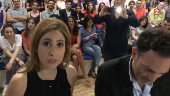 Les beaux adieux de Léa Salamé dans "On n'est pas couché" sur France 2. Le 25 juin 2016.