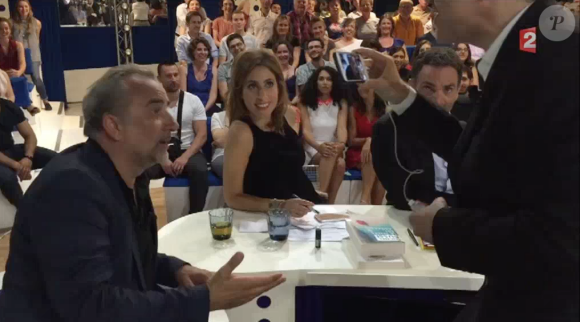 Les images de la panne d'électricité lors de l'enregistrement de la dernière émission de la saison d'"On n'est pas couché" sur France 2. Le 25 juin 2016.