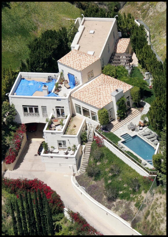 La propriété de l'actrice Brittany Murphy à l'époque de sa mort, en 2009. La demeure a entièrement été refaite jusqu'au moindre détail, devenant ainsi plus moderne, comme le rapporte TMZ.