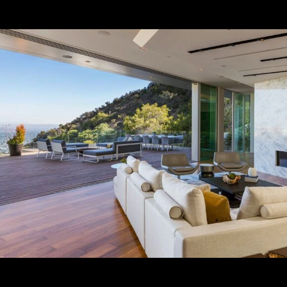 La villa de Brittany Murphy a entièrement été refaite et est aujourd'hui remise en vente pour la modique somme de 18,4 millions de dollars.