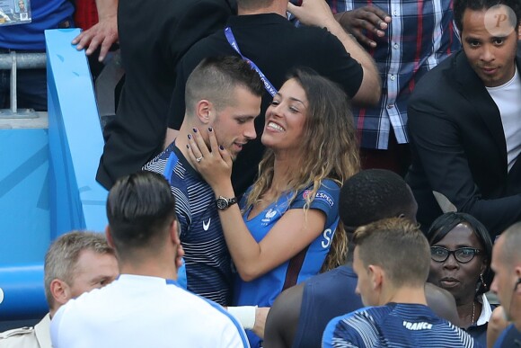 Morgan Schneiderlin et sa compagne Camille Sold lors du match des 8ème de finale de l'UEFA Euro 2016 France-Irlande au Stade des Lumières à Lyon, France le 26 juin 2016. © Cyril Moreau/Bestimage