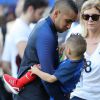Dimitri Payet avec son fils Milan lors du match des 8ème de finale de l'UEFA Euro 2016 France-Irlande au Stade des Lumières à Lyon, France le 26 juin 2016. © Cyril Moreau/Bestimage