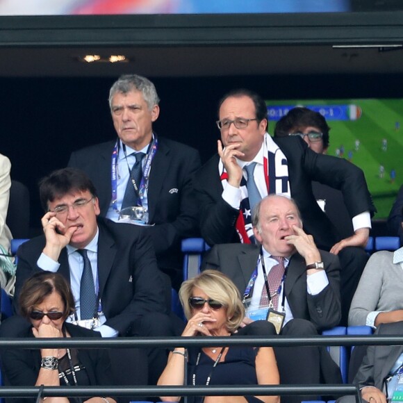 Le président François Hollande, le président de la Fédération Française de Football (FFF), Noël Le Graët et la ministre de l'éducation nationale, de l'enseignement supérieur et de la recherche, Najat Vallaud-Belkacemlors du match des 8ème de finale de l'UEFA Euro 2016 France-Irlande au Stade des Lumières à Lyon, France le 26 juin 2016. © Cyril Moreau/Bestimage