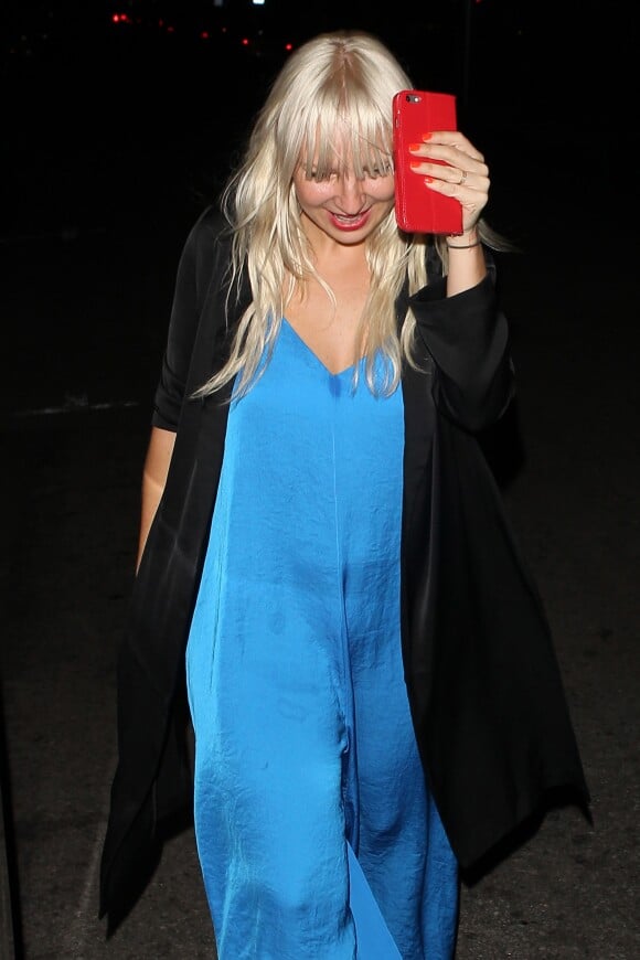 Sia Furler sort du restaurant Il Piccolino à West Hollywood, Los Angeles, le 26 mai 2015
