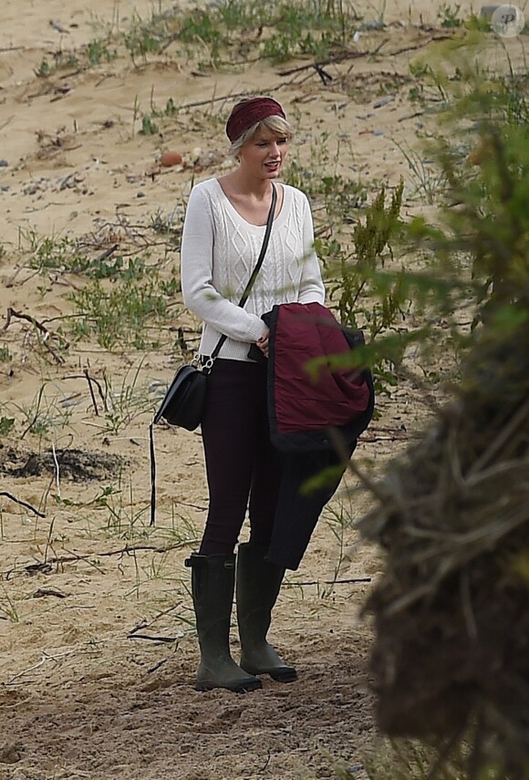 Taylor Swift sur la plage de Suffolk, le 26 juin 2016.